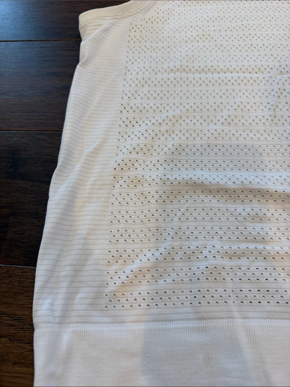lululemon Women's Breeze By Muscle Squad Tank Top in White Size 6 - P37